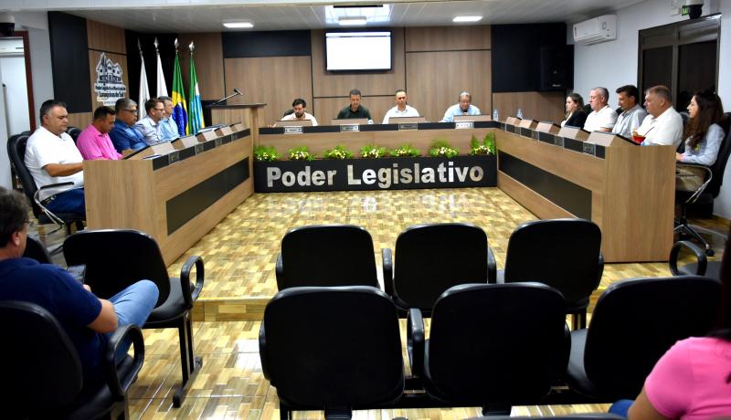 Câmara debate economia local e aprova projetos importantes para o planejamento do município